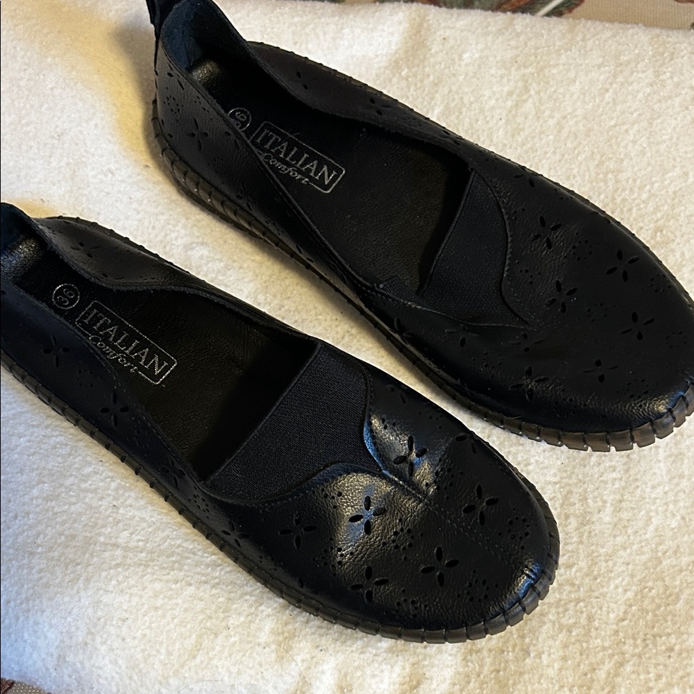 Italian Shoemakers Black Floral Flats